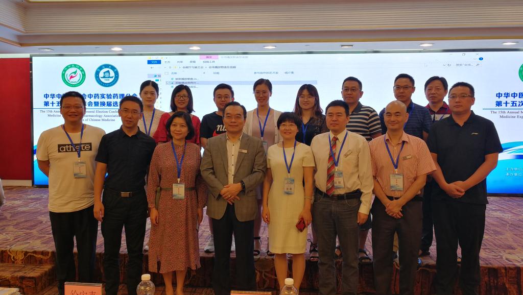 主任委员徐宏喜教授与部分湖北代表合影