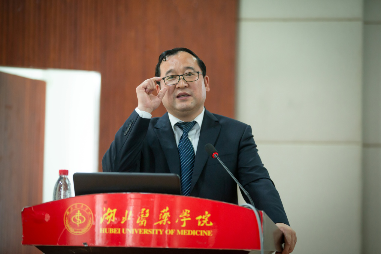 涂汉军教授的大会报告《武当道教医药发展的思考》引起热烈反响